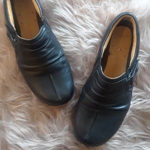 Clarks Unstructured Clogs